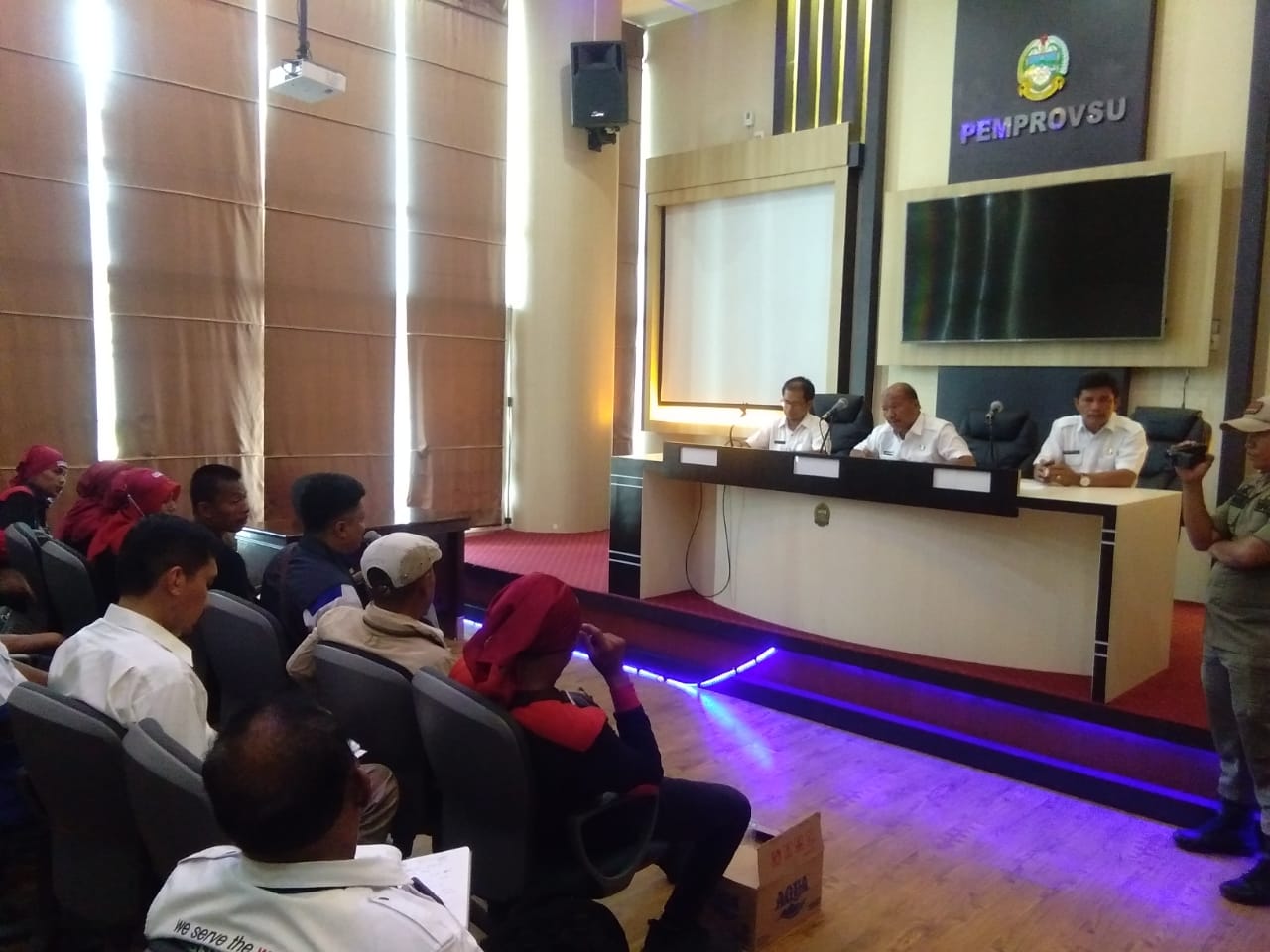 Buruh Tolak Upah Murah