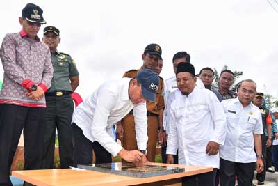 Panen Padi di Simalungun,  Gubernur Minta Tidak Ada IMB di Lahan Pertanian