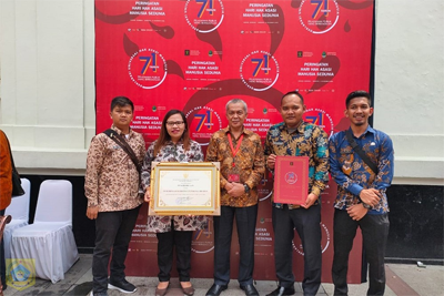 Sekda Pakpak Bharat Sahat Banurea Terima Penghargaan Kabupaten Peduli HAM