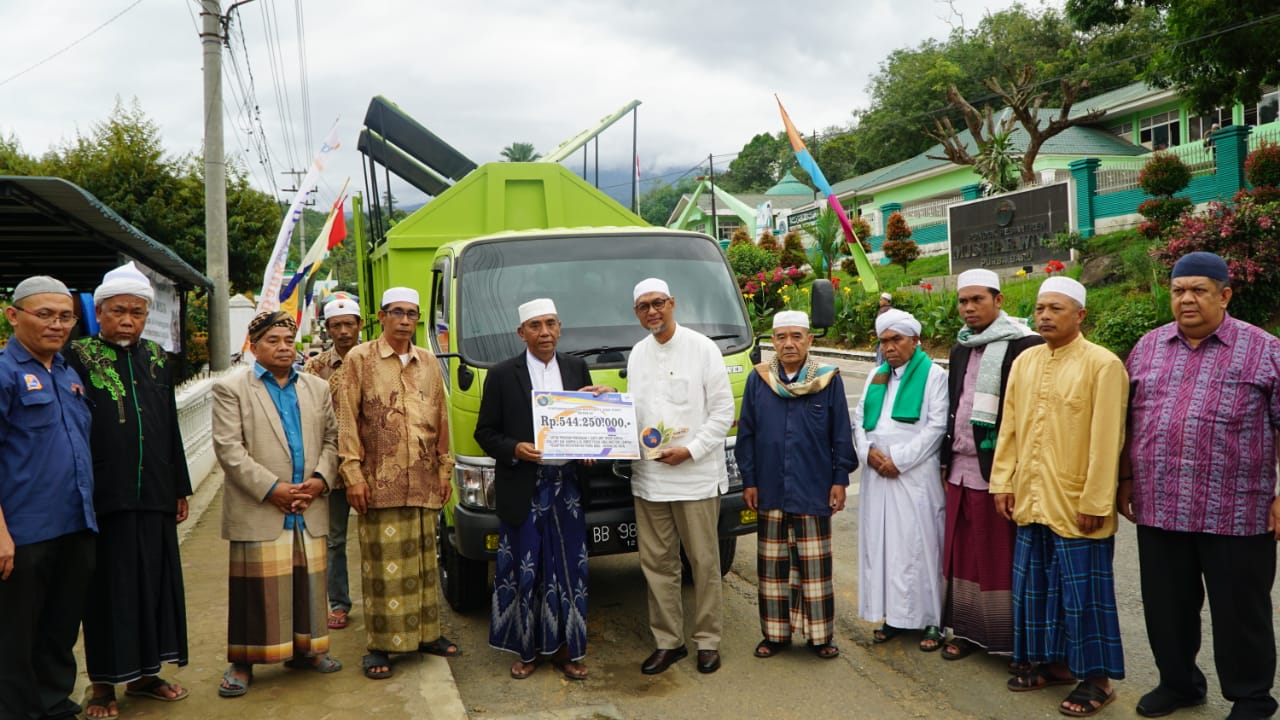 Bank Sumut Serhakan Bantuan CSR ke Pondok Pesantren Musthafawiyah