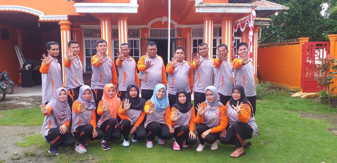 Menciptakan Lingkungan Bersih dan Sehat, Bawaslu Palas Gelar Senam dan Bersih sampah