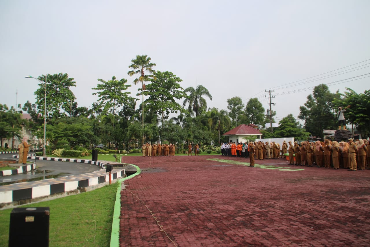 Sekretariat DPRD Labuhanbatu Pelaksana Upacara Apel Gabungan Kelompok I dan II