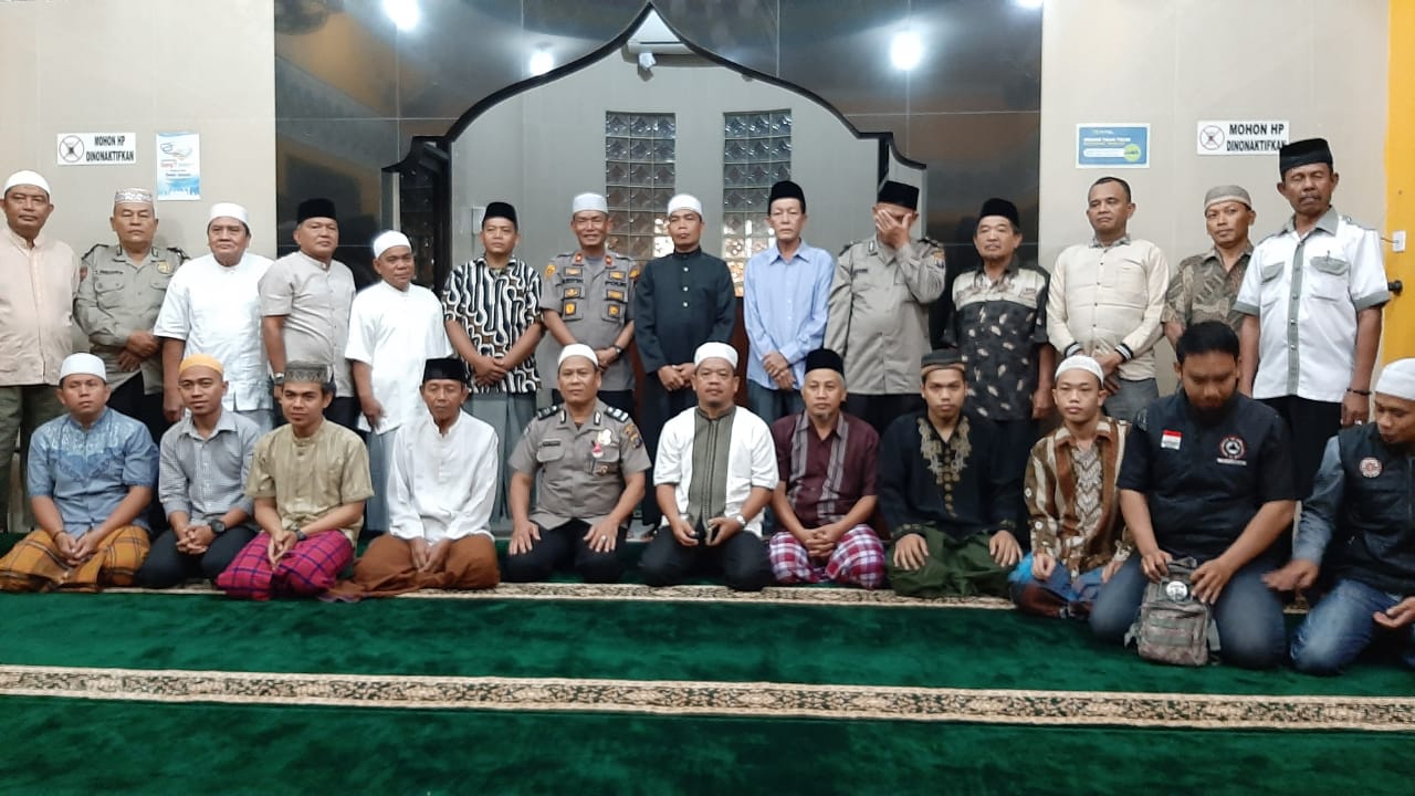 Sholat Subuh Berjemaah di Mesjid Al Ikhlas, Kapolsek Medan Timur Ajak Masyarakat Antisipasi Aksi Kriminalitas
