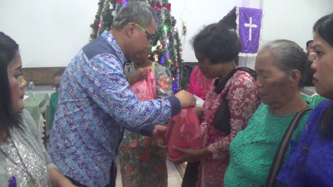 Rayakan Natal, Umat Kristiani PT Aquafarm Nusantara Berbagi Kasih Dengan Warga Tuna Netra di Sei Buluh