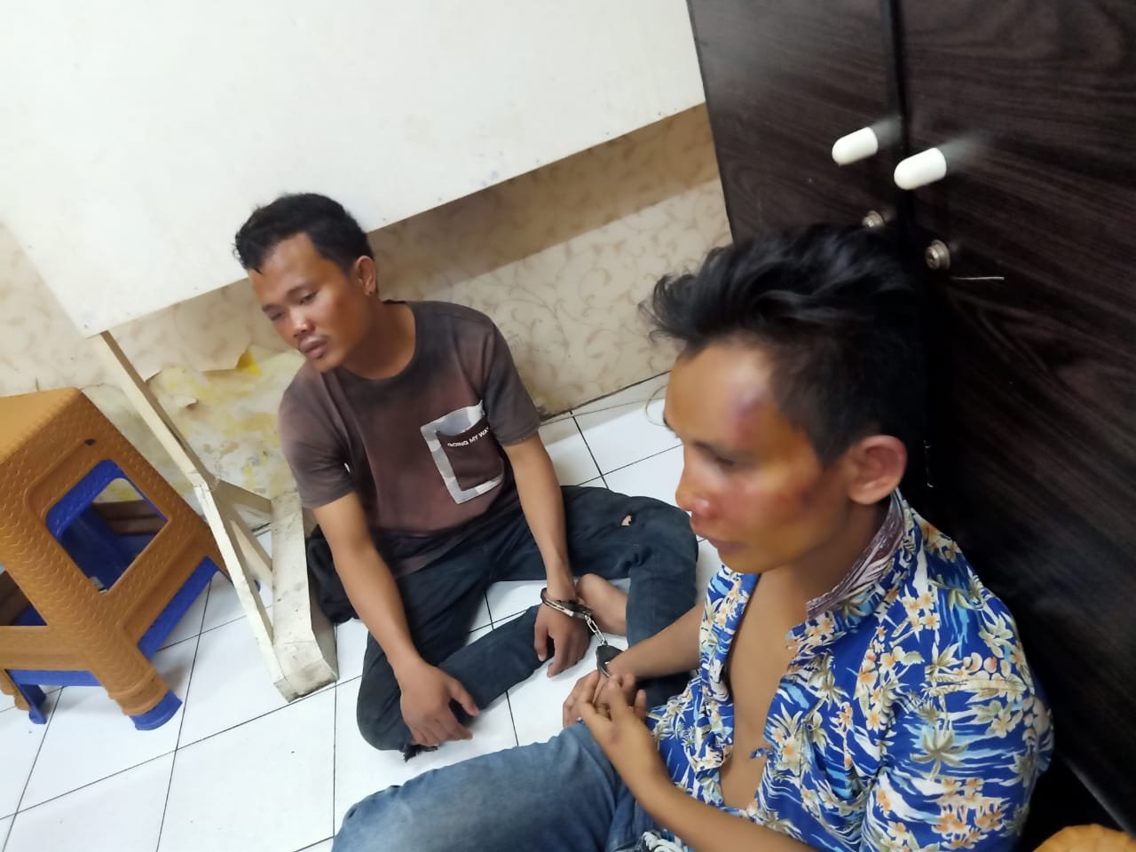 Sikat Handphone, 2 Pria Warga Jalan Sei Agul Babak-bunyak di Massa