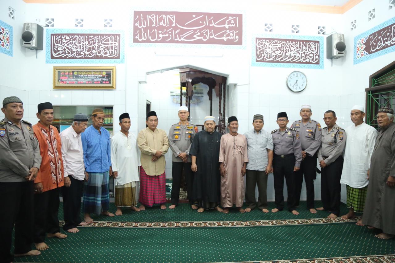 Kapolrestabes Medan Menyapa Subuh Sekaligus Sholat Subuh Berjamaah di Masjid An Nashuha