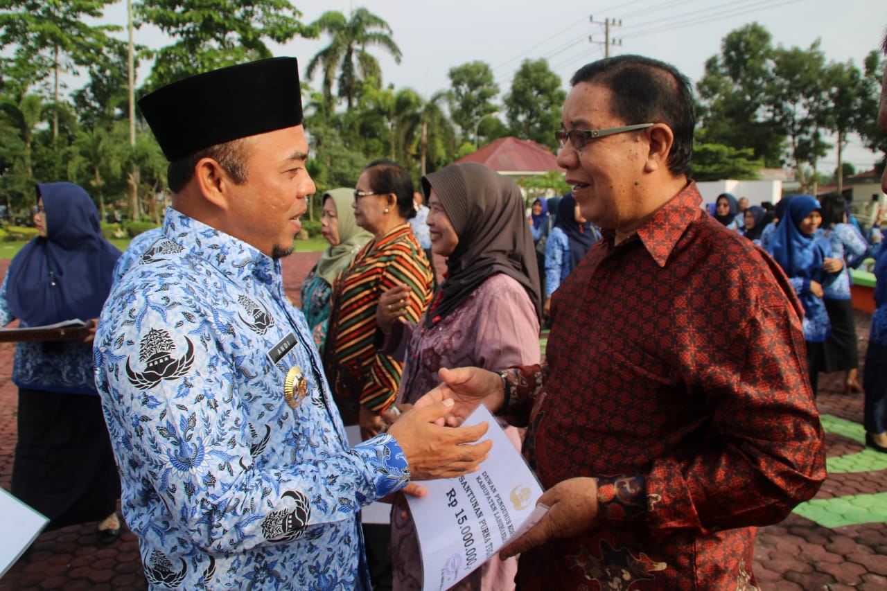 Hari Bela Negara, Bupati Labuhanbatu Serahkan Santunan KORPRI