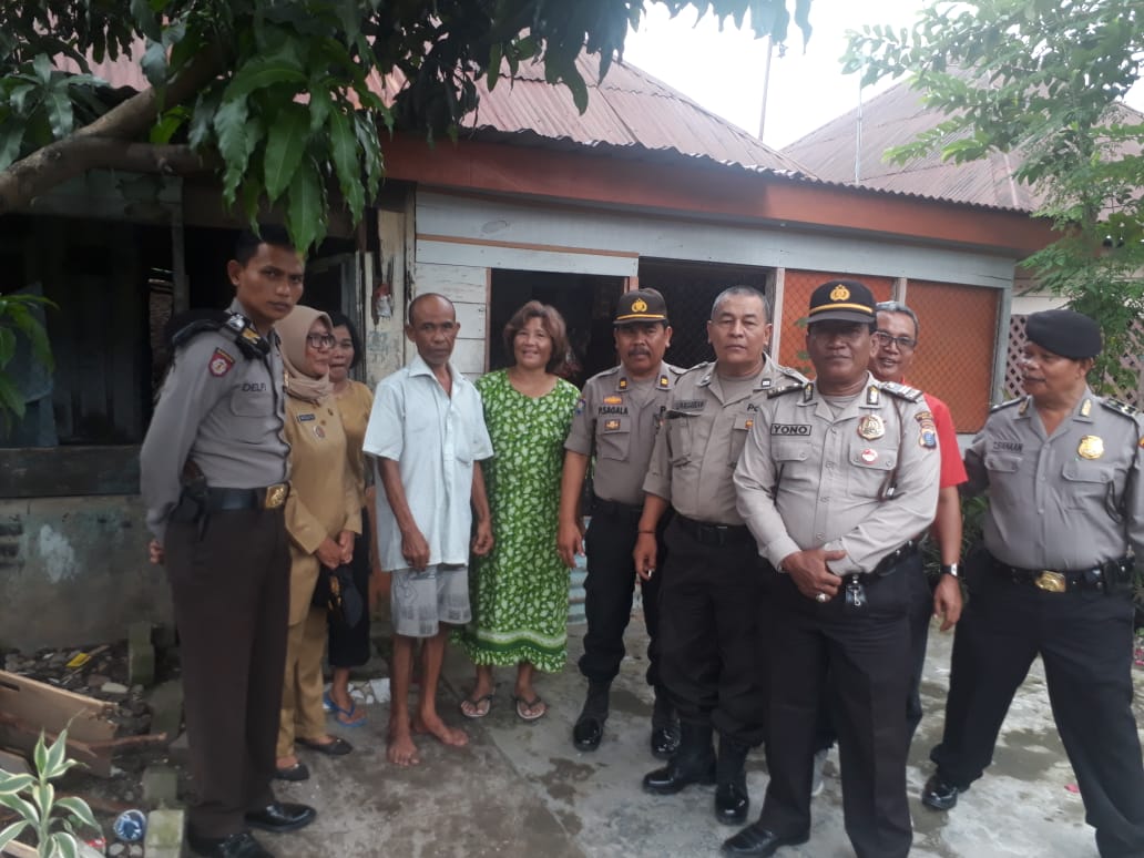 Polsek Medan Timur Berikan Sembako Kepada Keluarga Rahmad