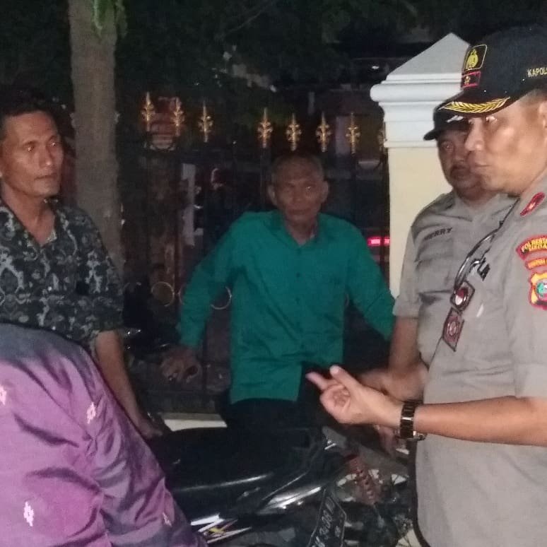 Kapolsek Medan Area Kunjungi Gereja Dimalam Natal 2019