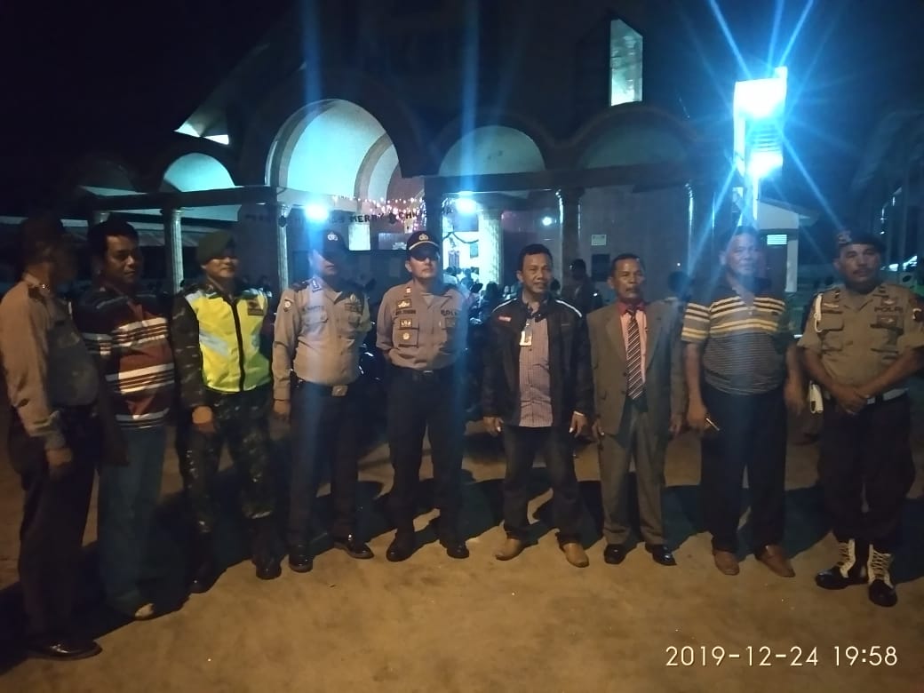 Kapolsek Beringin dan Wadan ramil pantau Kebaktian Malam Natal
