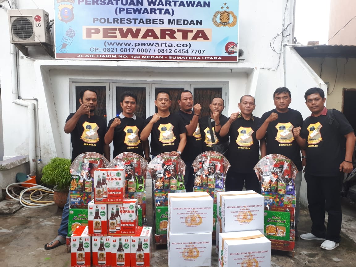 Bentuk Ketulusan, Keikhlasan dan Kebersamaan Ketua Pewarta Bagikan Paket Nataru 2019-2020