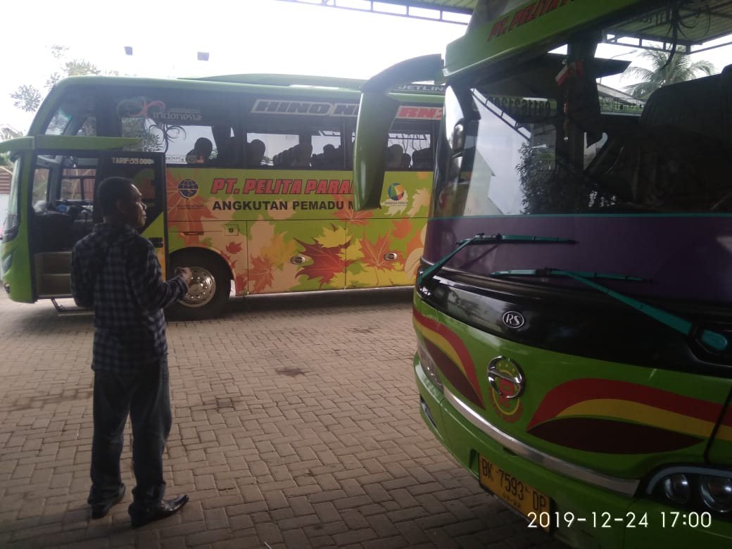 Arus Mudik Via Paradep Taxi Membludak