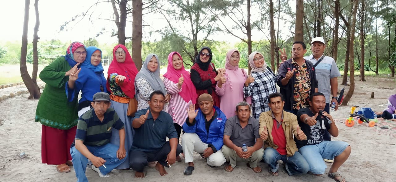 Alumni SD 118Â  dan SMP Azizi Medan jalin Kemesraan di Wisata Mangrove