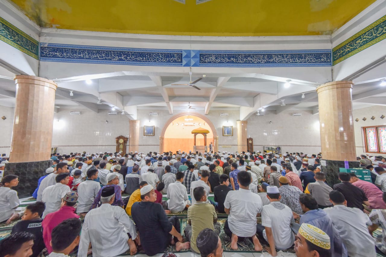 Pemko P. Sidimpuan Bersama Masyarakat Laksanakan Sholat Gerhana Matahari di Mesjid Agung Al-Abror