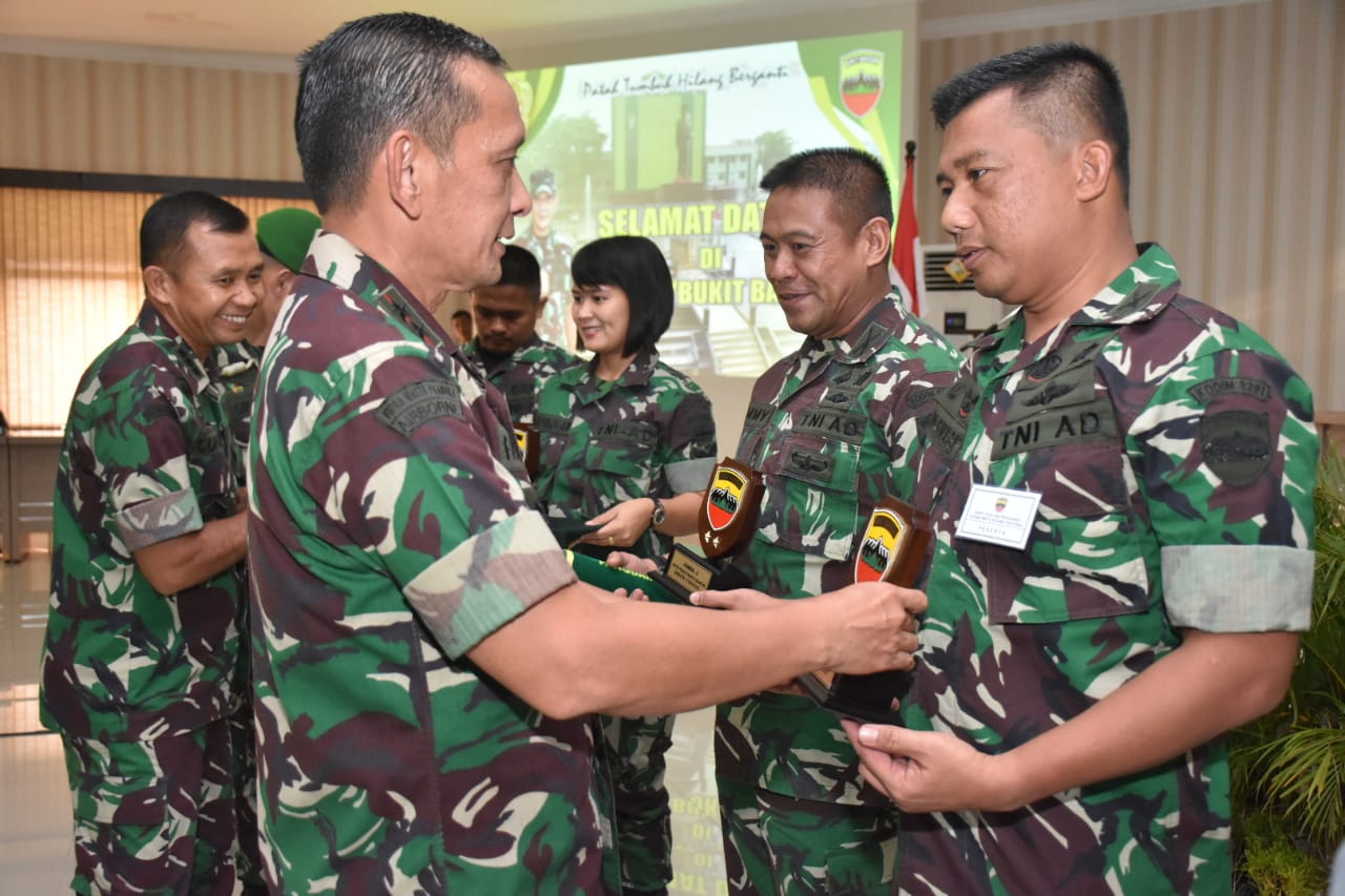 Kodim Terbaik Bidang Binter Semester II Ta 2019 Memperoleh PenghargaanÂ 