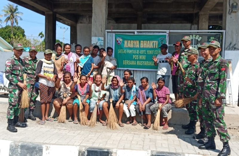 Satgas Pamtas RI-RDTL Yonif 132/BS Lakukan Karya Bakti Bersama