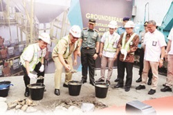 Plt Wali Kota Letakkan Batu Pertama Revitalisasi Gudang PT BGR