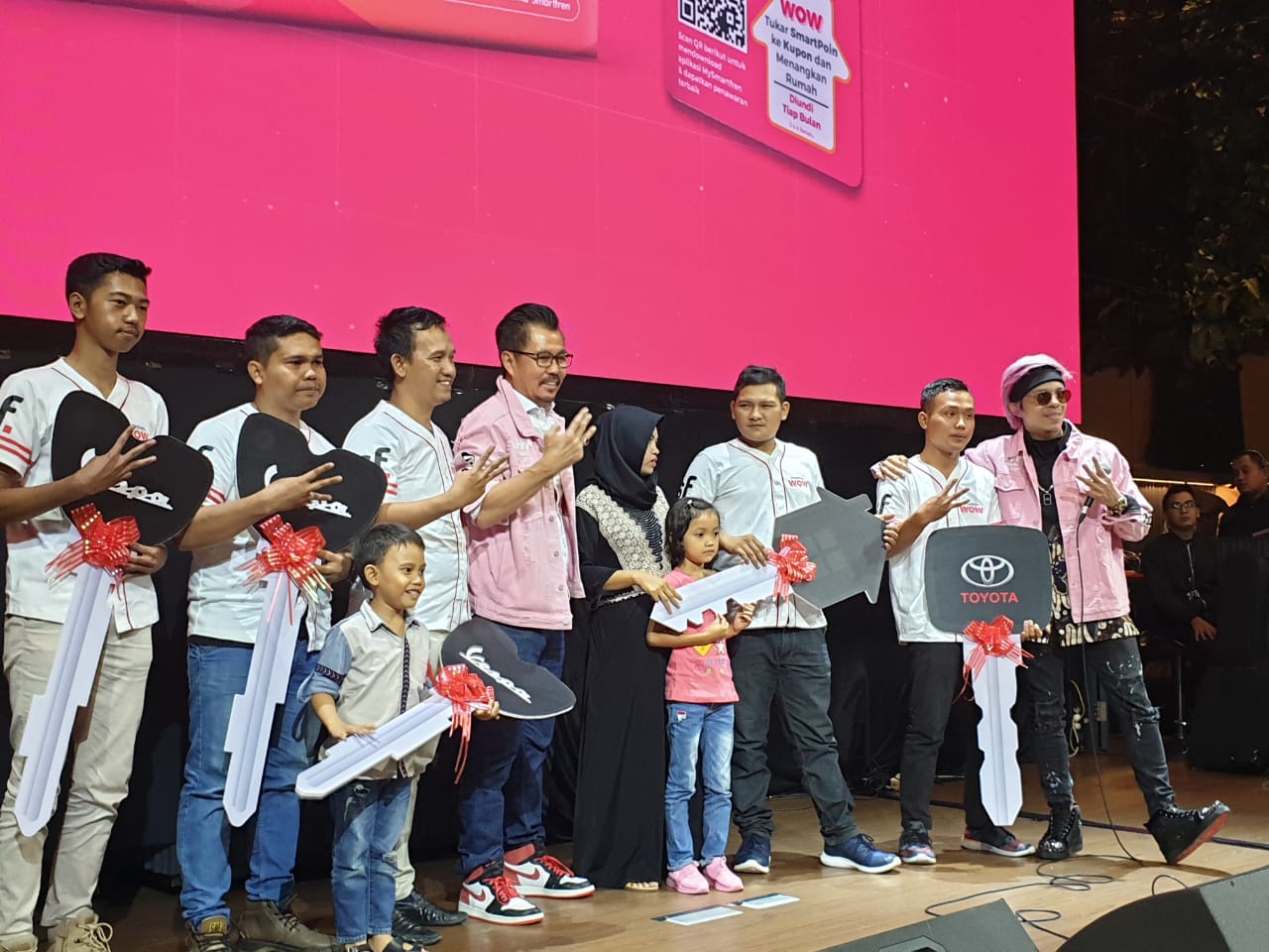 Buruh Menangkan Rumah Mewah Pemenang Smartfren WOW Tahap Ketiga