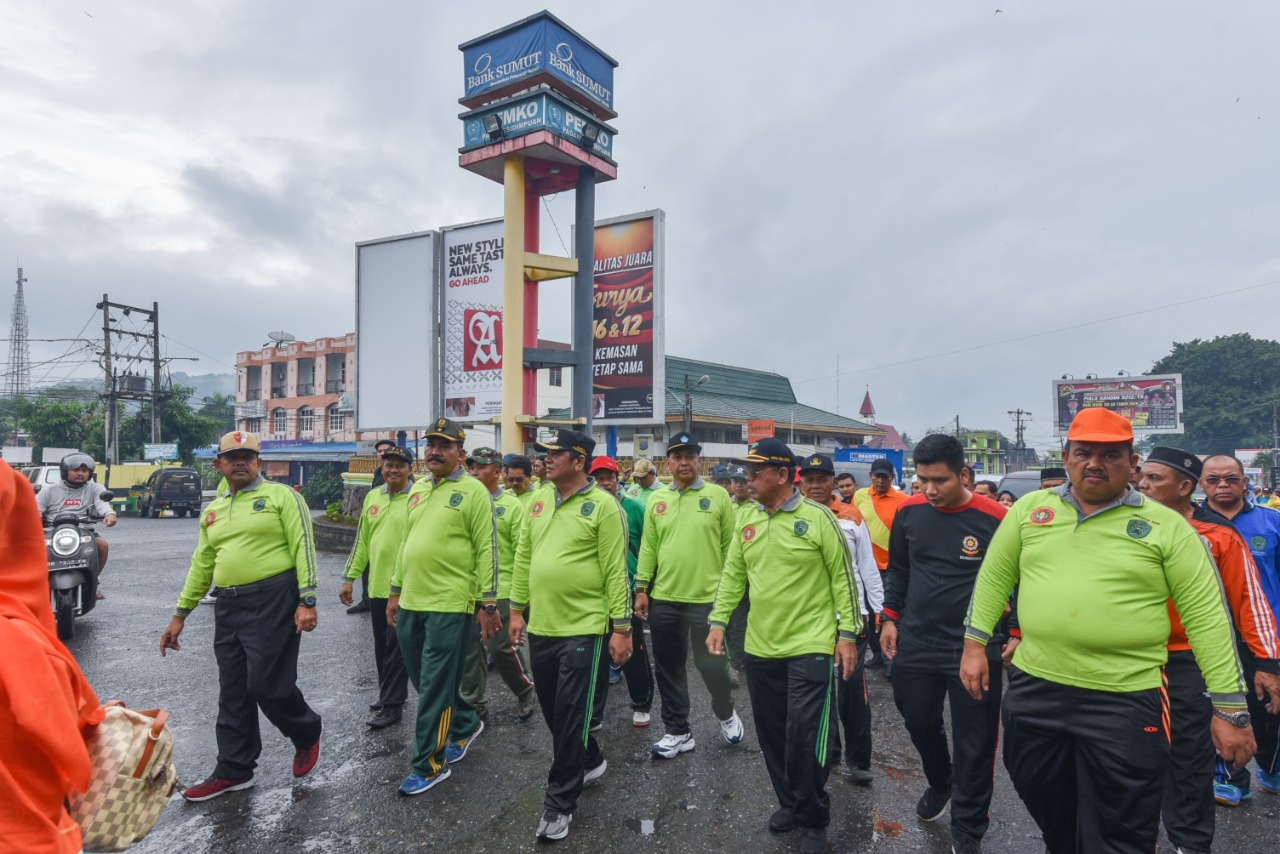 Peringatan HUT PGRI Ke-74 Pemko Padangsidimpuan Gelar Jalan Santai