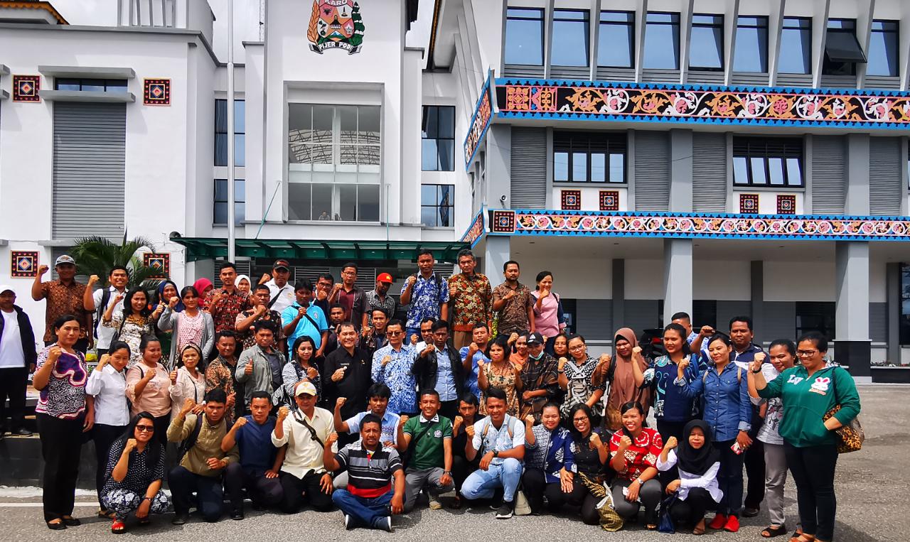 1.111 Tenaga Honor Disdik Karo Tuntut Bupati