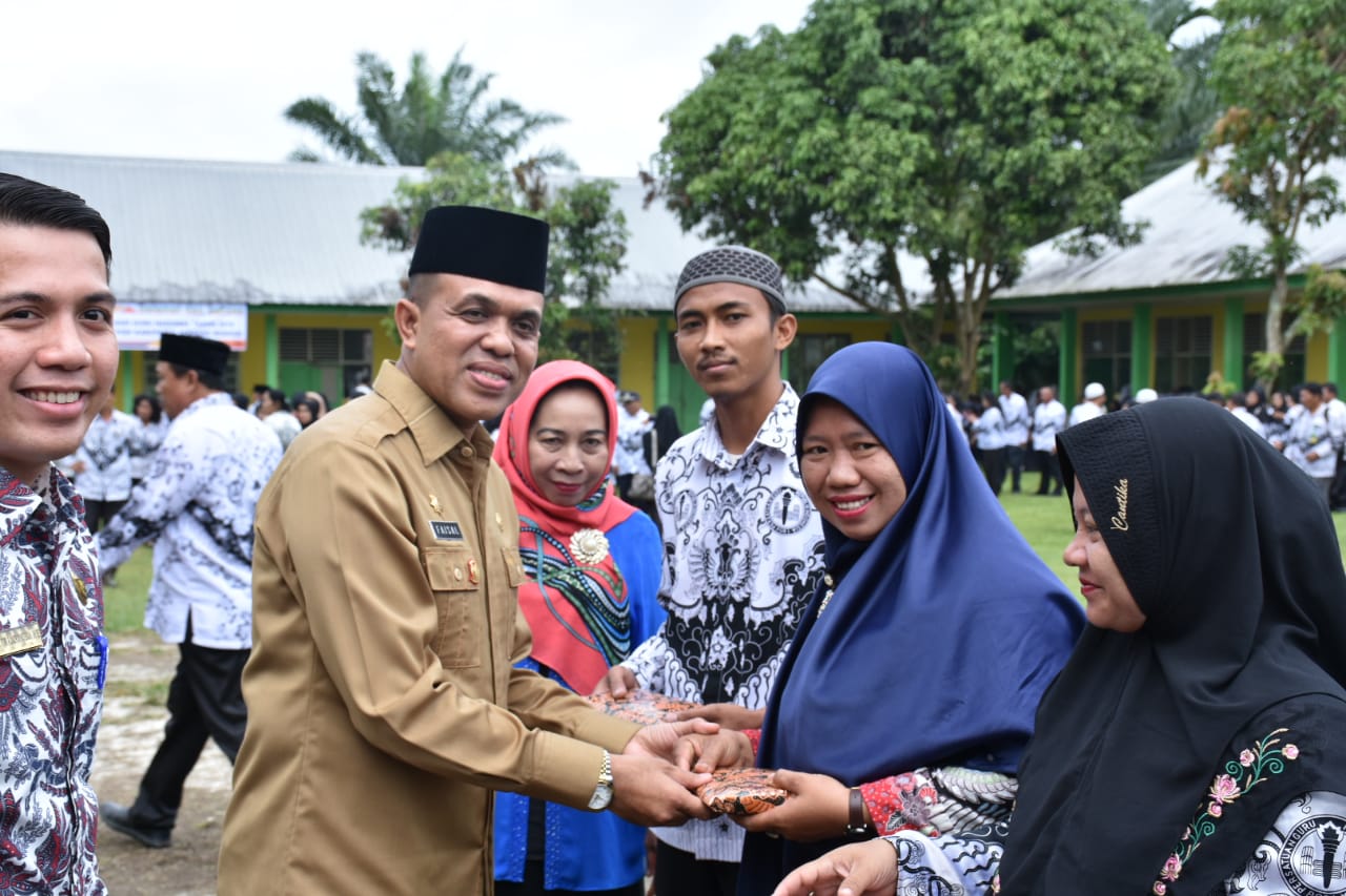 Peringati HGN dan HUT PGRI Ke 74 Tahun 2019,  Guru dan Sekolah di Sergai Terima Penghargaan Tingkat Provinsi Sumut