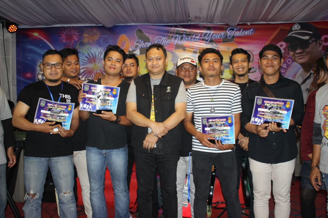 AKBP Hilman Wijaya Secara Resmi Tutup Festival Gebyar musik dan Fashion Show