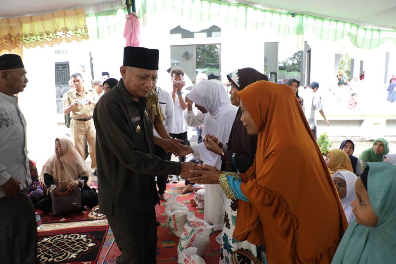 Bupati Dan Ketua PKK Asahan Hadiri Pengajian Akbar Di BP Mandoge