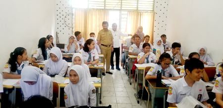 Tinjau Sekolah, Gubernur Edy Minta  Pastikan Aktivitas Belajar Nyaman