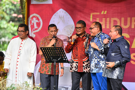 Gubernur, Pangdam, dan Kapolda Sumut Nyanyi Bareng