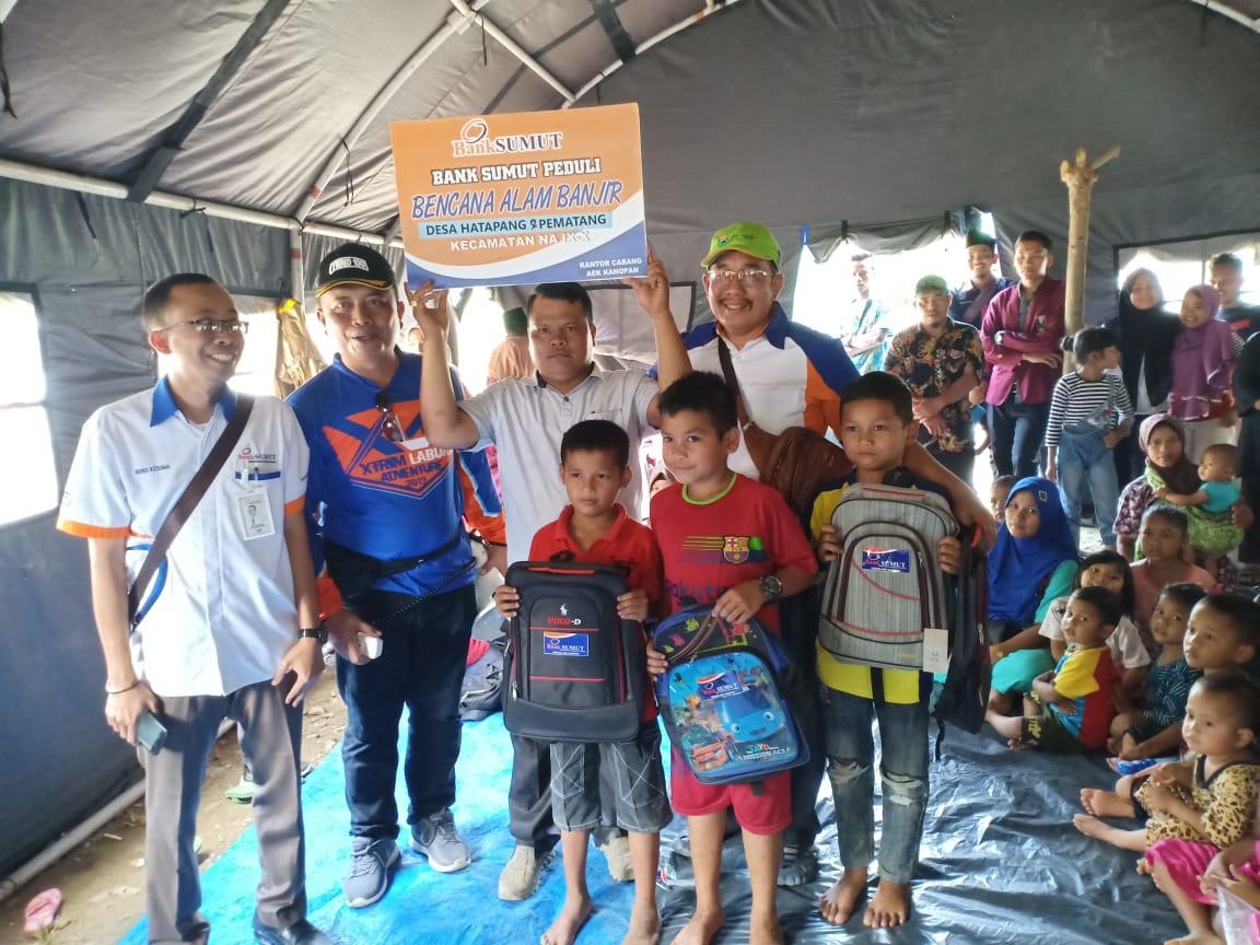 Bank Sumut Serahkan Bantuan Untuk Korban Banjir Bandang di Labura