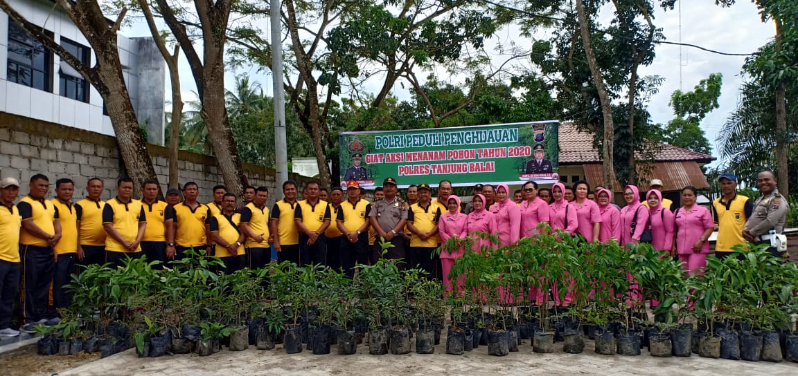 Polres Tanjungbalai dan Bhayangkari Tanam 500 Bibit Batang Pohon
