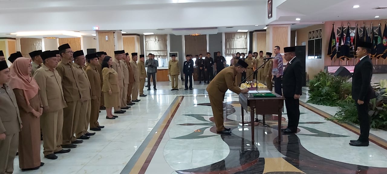 Gubsu Lantik 70 Pejabat Eselon III