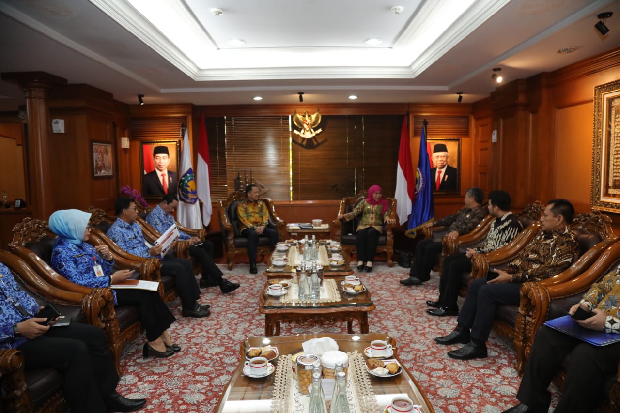 Menemui Mendagri, Gubernur Jatim Bahas Perpres Nomor 80 Tahun 2019