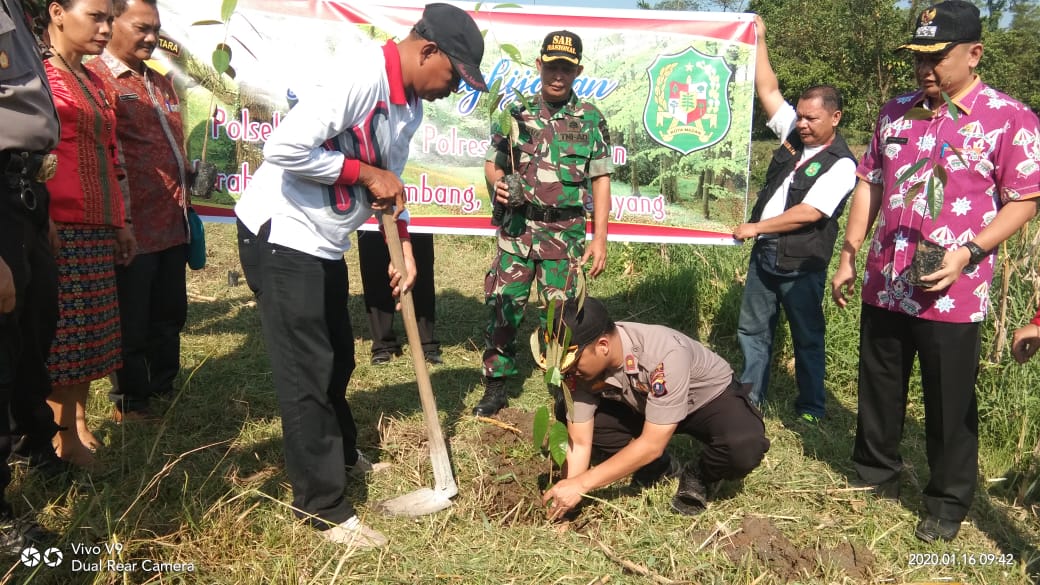 Kapolsek Sunggal Bersama Muspika Medan Selayang Melaksanakan Program Penghijauan