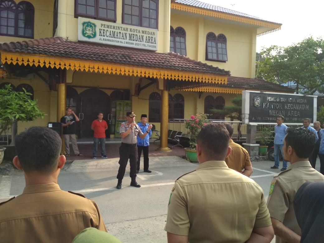 Kapolsek Medan Area dan Camat Pimpin Apel Sore 3 Pilar
