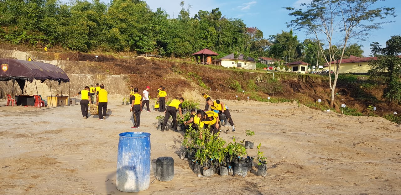 Polres Pakpak Bharat Lanjutkan Menanam Ribuan Bibit Pohon