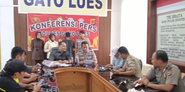 Ayah Tiri Rengut Perawan AnakÂ 