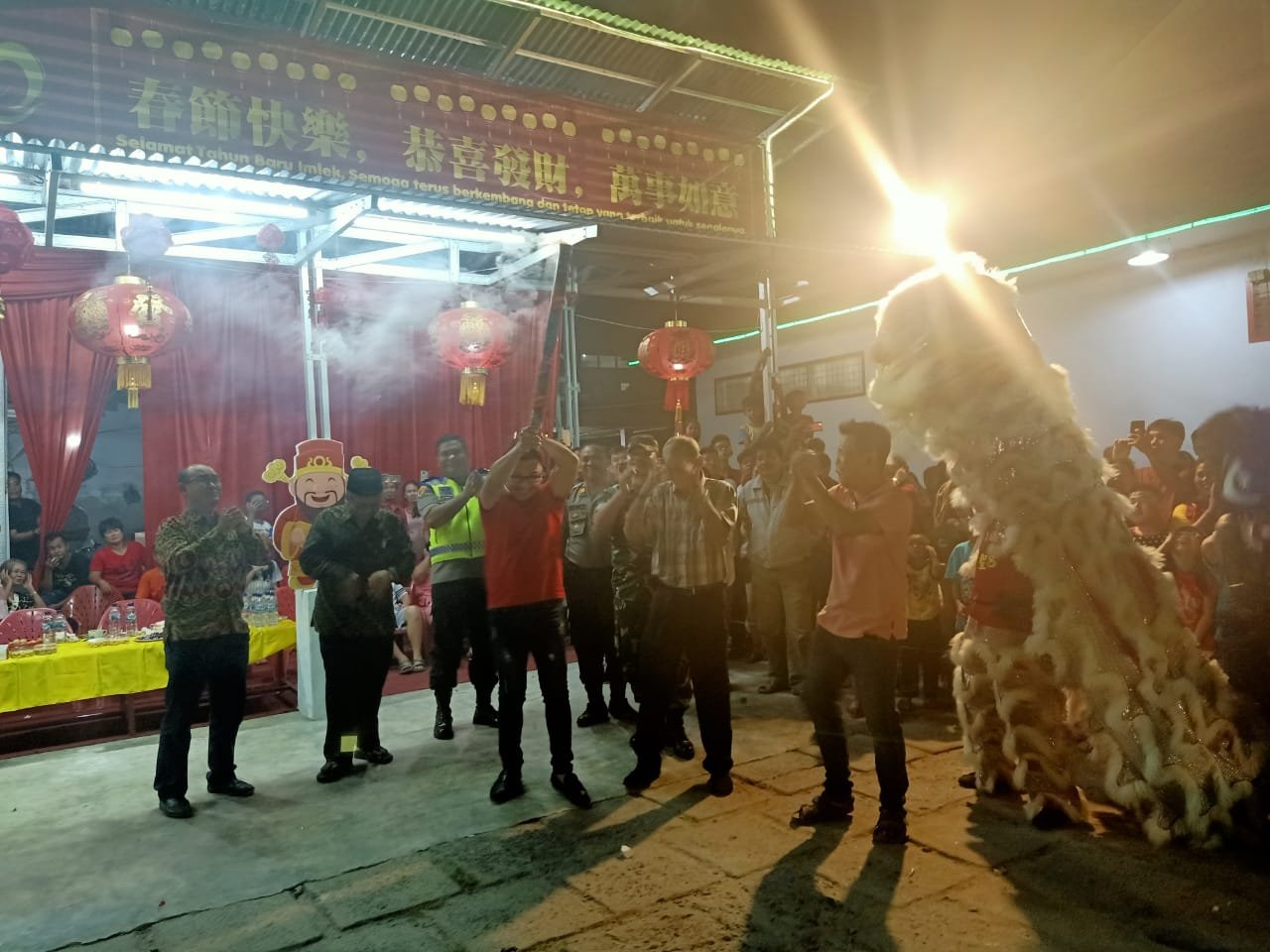 Pastikan Keadaan Aman Kapolresta saksikan Pertunjukan Barongsai di Vihara Budhi AbadiÂ 