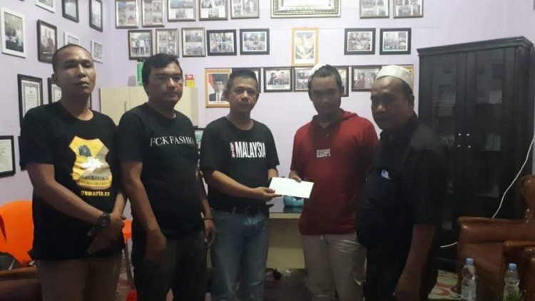 Ketua Pewarta Beri Bantuan Perobatan Korban Luka Pelemparan di Masjid Al-Amin