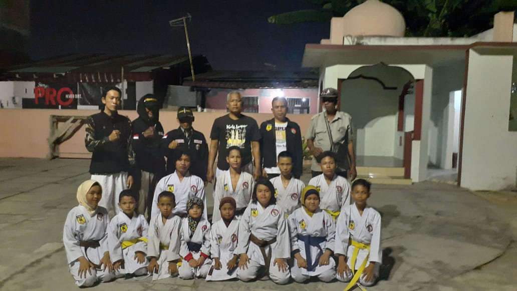 Senioren Lemkari Sumut Mariono Kembali Pimpin Latihan Karate-do di Yayasan Nurul Hidayah