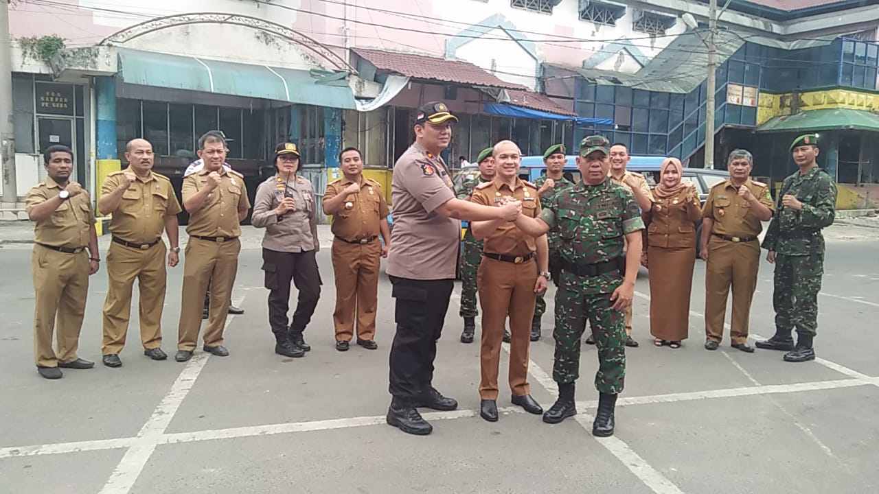 Personil Polsek Medan Baru Gelar Apel Bersama Tiga Pilar di Pasar Petisah