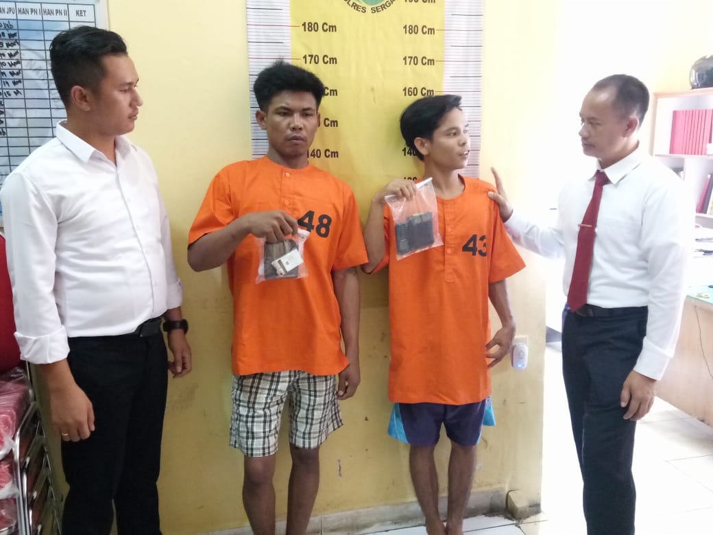 Satres Narkoba Polres Sergai Ringkus 2 Pelaku Narkoba di Pantai Cermin