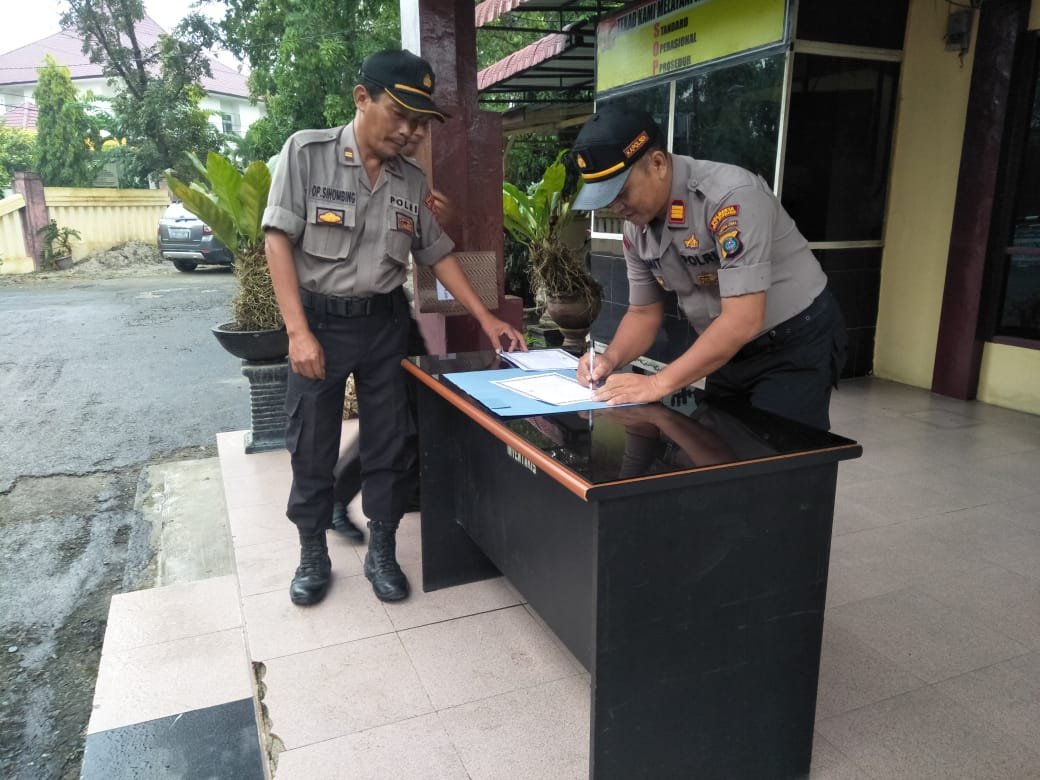 Menuju Zona Wilayah Bebas Korupsi Kapolsek Tanda Tangani Fakta Integritas