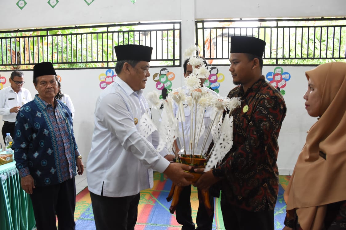 Wabup DS Hadiri Khatam Al-Qurâ€™an MTs Swasta Sidratul â€˜Ulya.