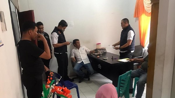 Ditkrimsus Polda Sumut OTT di Kantor Camat Babalan Kab Langkat