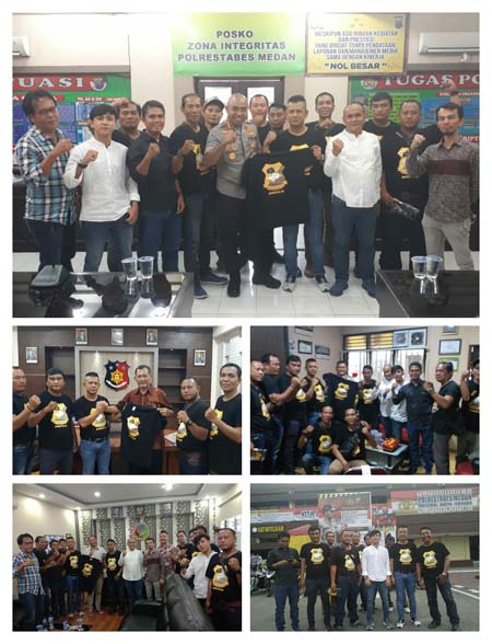 Terima Kaos Pewarta, Kombes Pol Johnny Eddison Isir : Peranan Media Harus Menyejukkan