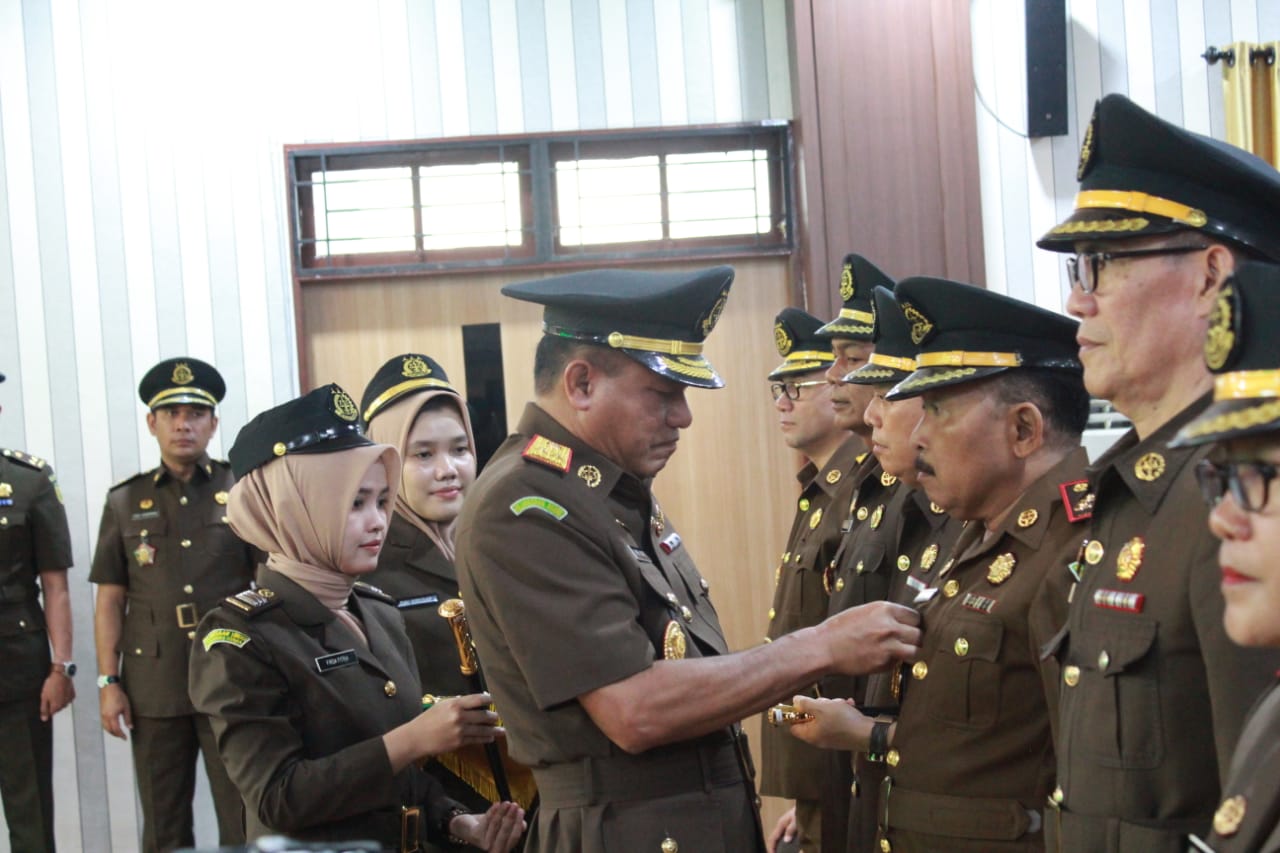 Kajatisu Lantik Tiga Asisten dan Lima Kajari