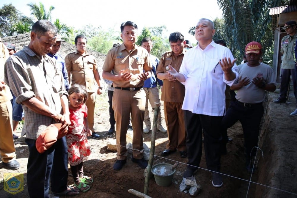 Pj. Bupati Berikan Bantuan ke Medi Solin