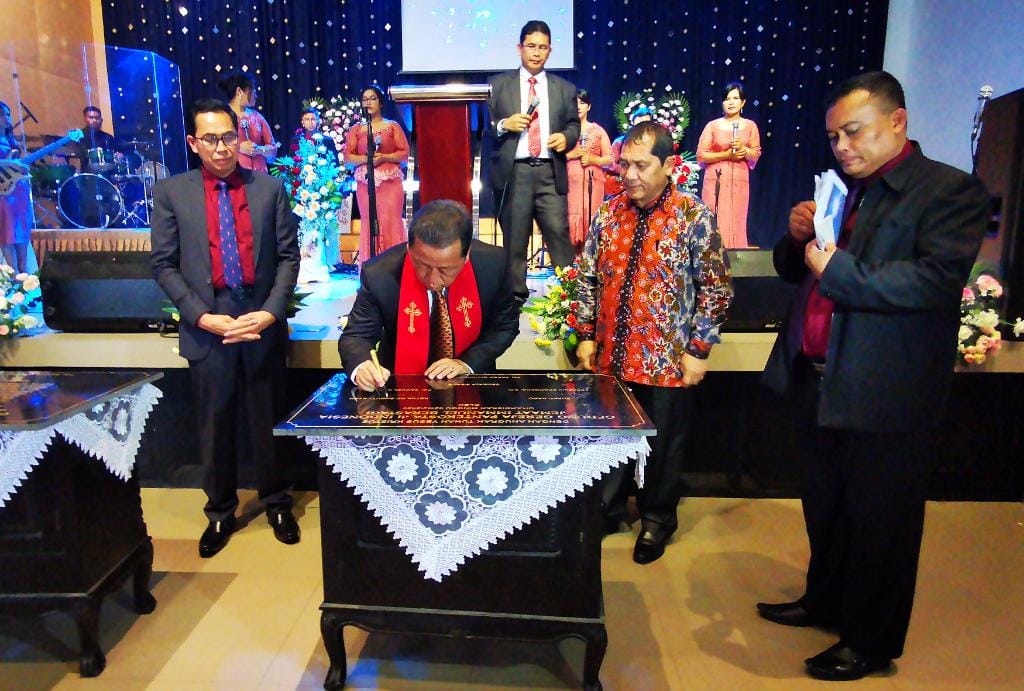 Bupati Karo Mentahbiskan Gereja GPdI Immanuel