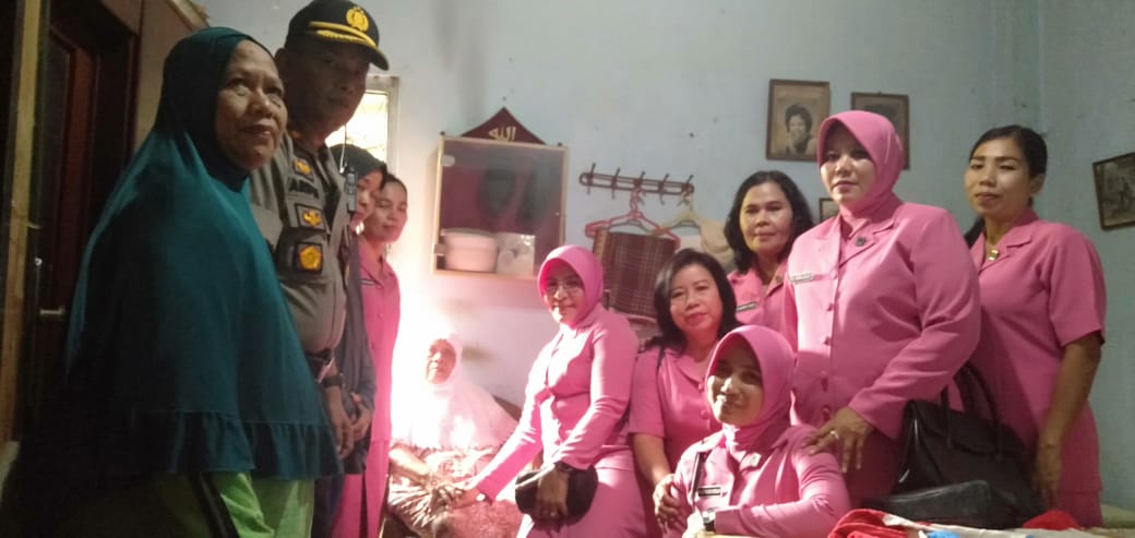 Polsek Medan Timur dan Bhayangkari Ranting Medan Timur Laksanakan Giat Polrestabes Medan Memberikan Tali Asih